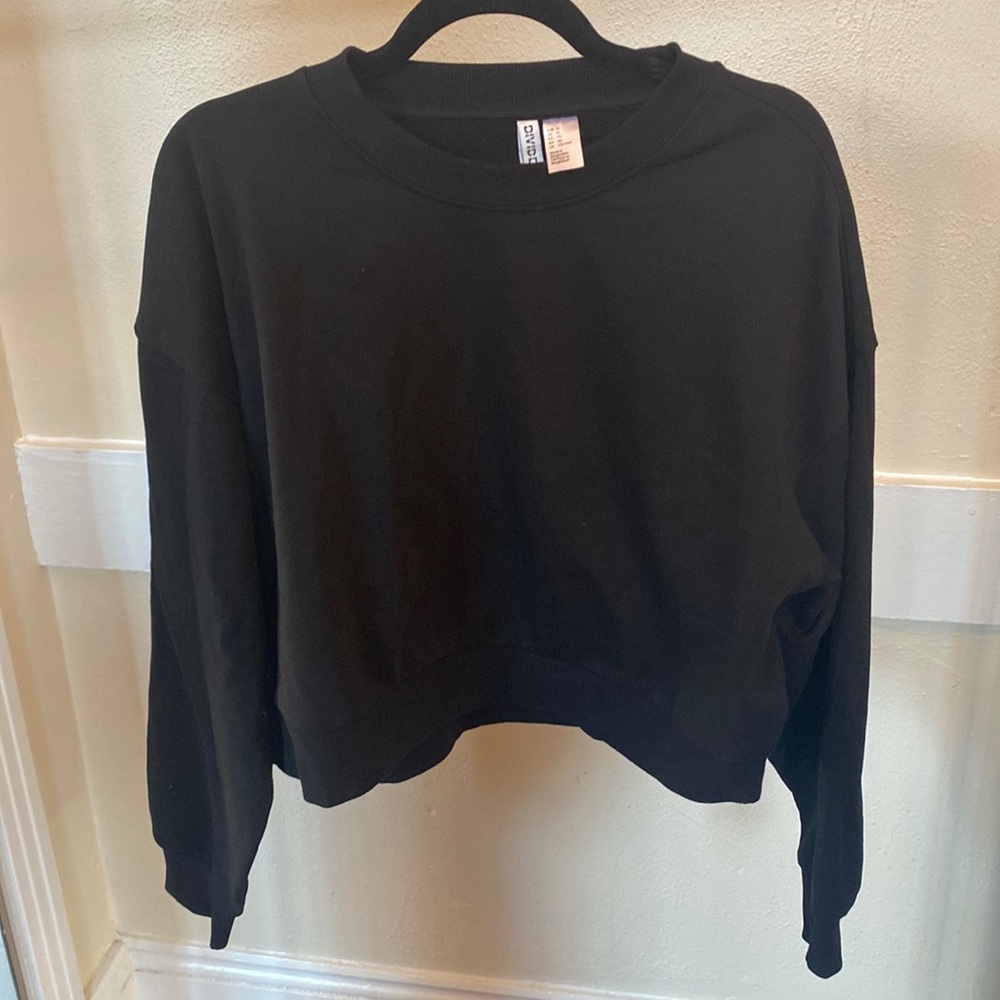 Black Cropped H&M sweatshirt size XL